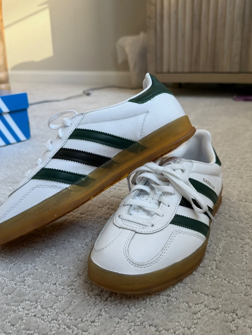 NWT Adidas Originals Gazelle Indoor gum sole sneakers in white and green - Picture 8 of 12